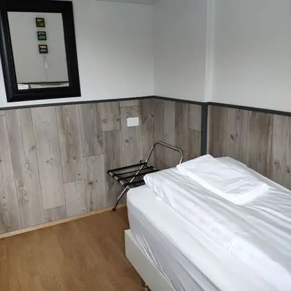 İki Ayrı Yataklı Oda, Ortak Banyo (103)