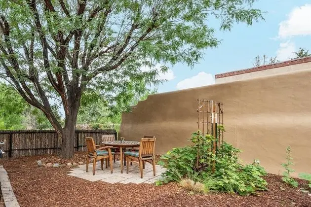 Ev (Laughing Llama - Luxury Home Two Bloc)