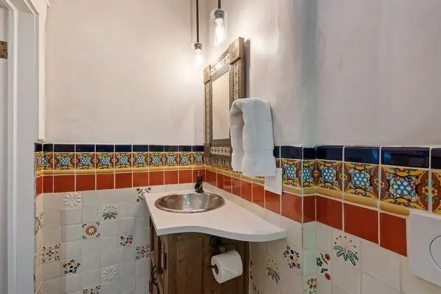 Ev (Laughing Llama - Luxury Home Two Bloc)