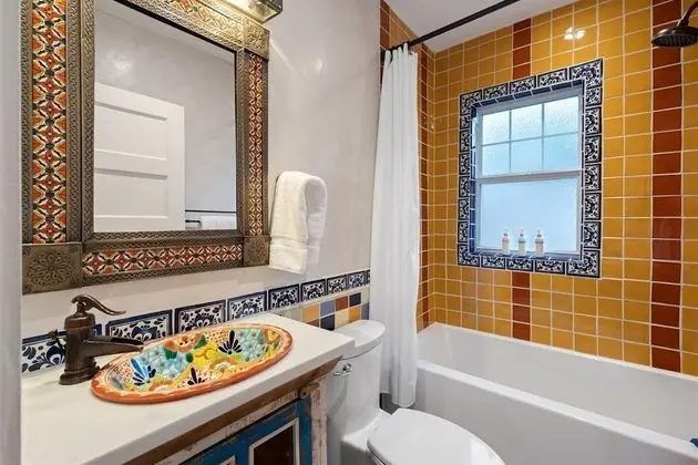 Ev (Laughing Llama - Luxury Home Two Bloc)