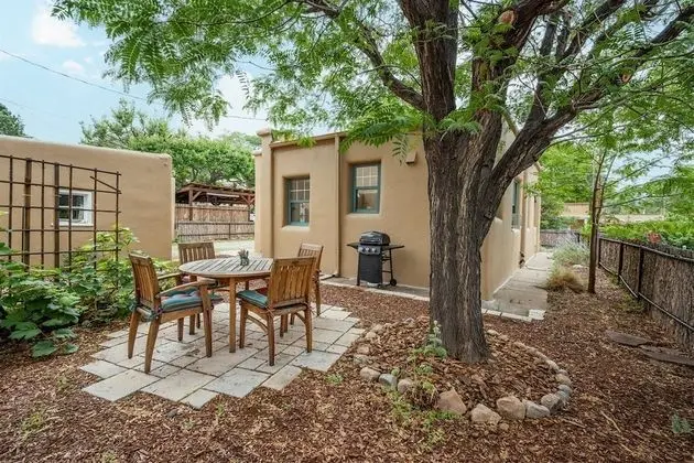 Ev (Laughing Llama - Luxury Home Two Bloc)