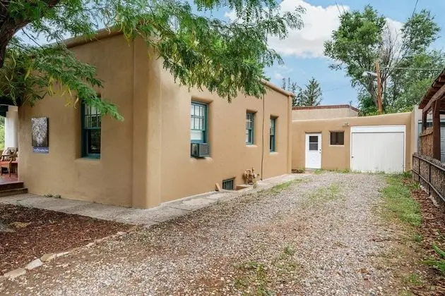 Ev (Laughing Llama - Luxury Home Two Bloc)