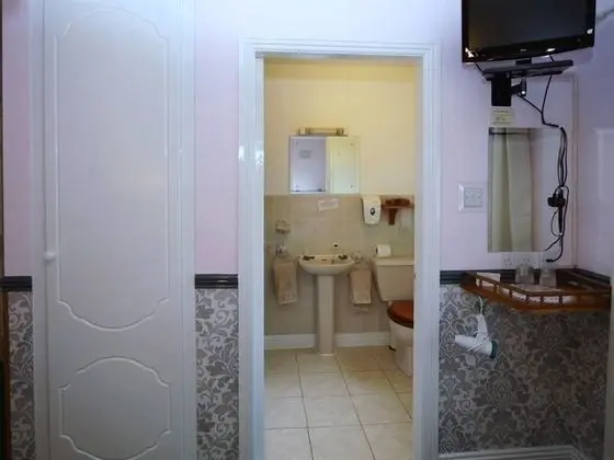 İki Ayrı Yataklı Oda, Banyolu/Duşlu