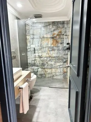 Standard Tek Büyük veya İki Ayrı Yataklı Oda, Kısmi Deniz Manzaralı