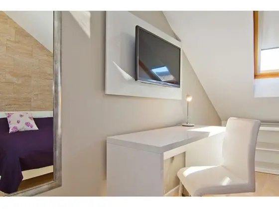Deluxe Tek Büyük Yataklı Oda, Kısmi Deniz Manzaralı