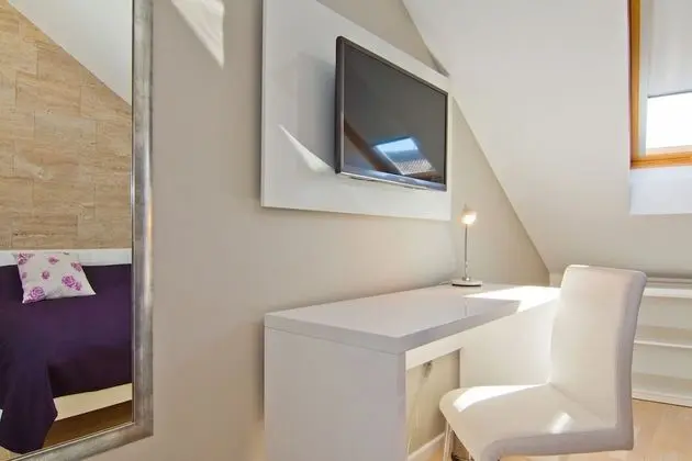 Deluxe Tek Büyük Yataklı Oda, Kısmi Deniz Manzaralı