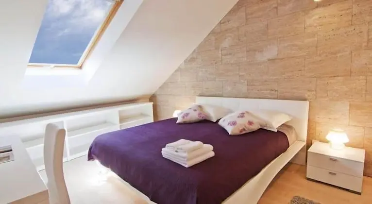 Deluxe Tek Büyük Yataklı Oda, Kısmi Deniz Manzaralı
