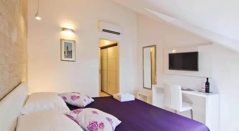 Deluxe Tek Büyük Yataklı Oda, Kısmi Deniz Manzaralı