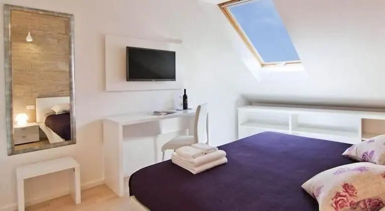 Deluxe Tek Büyük Yataklı Oda, Kısmi Deniz Manzaralı