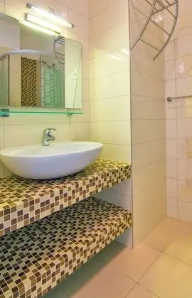 Deluxe Tek Büyük Yataklı Oda, Kısmi Deniz Manzaralı