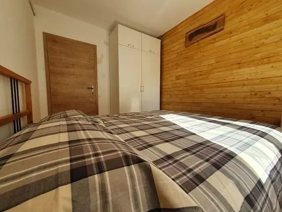 Ev (Laura - wooden house - H(4+2))