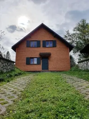 Ev (Laura - wooden house - H(4+2))