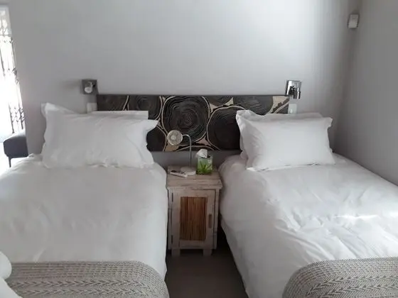 Rose: Two-Bedroom Cottage (8)