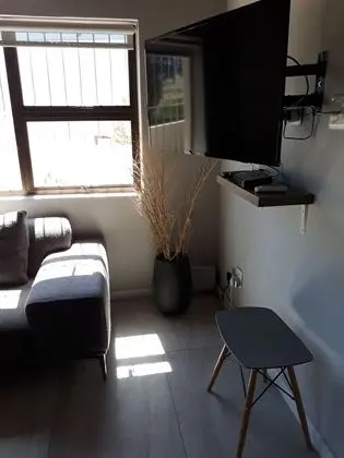 Rose: Two-Bedroom Cottage (8)