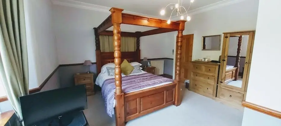 Tek Büyük Yataklı Oda (Four Poster)