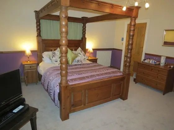 Tek Büyük Yataklı Oda (Four Poster)
