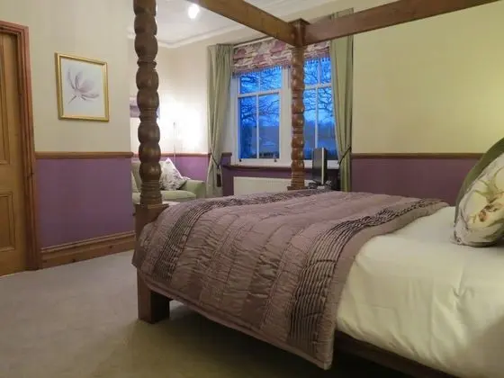 Tek Büyük Yataklı Oda (Four Poster)