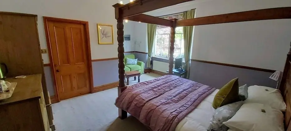 Tek Büyük Yataklı Oda (Four Poster)