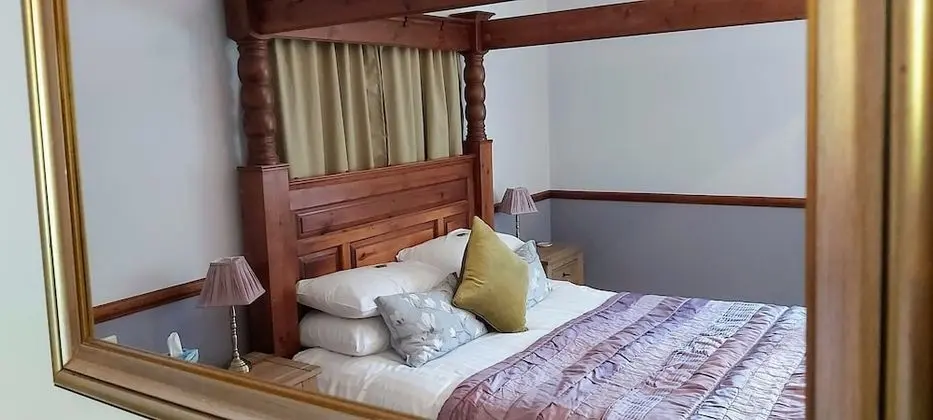 Tek Büyük Yataklı Oda (Four Poster)