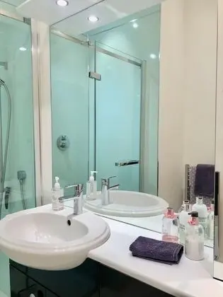 Design Tek Büyük Yataklı Oda, Banyolu/Duşlu