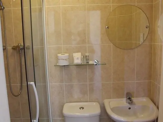 Tek Büyük veya İki Ayrı Yataklı Oda, Banyolu/Duşlu