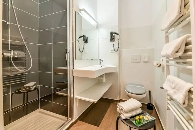 Standard Tek Büyük Yataklı Oda