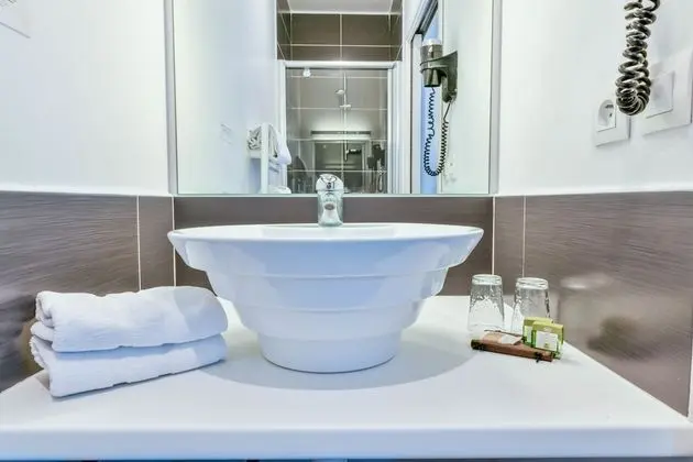 Standard Tek Büyük Yataklı Oda