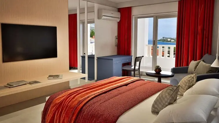 Standard Double Room, Side Sea View