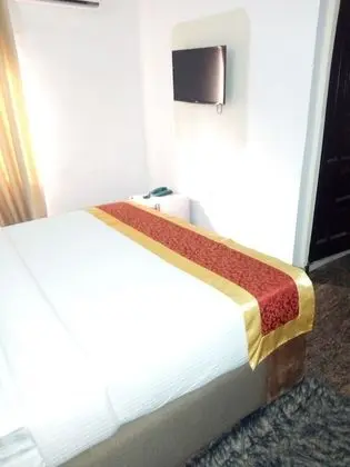 Basic Tek Büyük Yataklı Oda