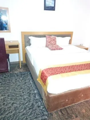 Basic Tek Büyük Yataklı Oda