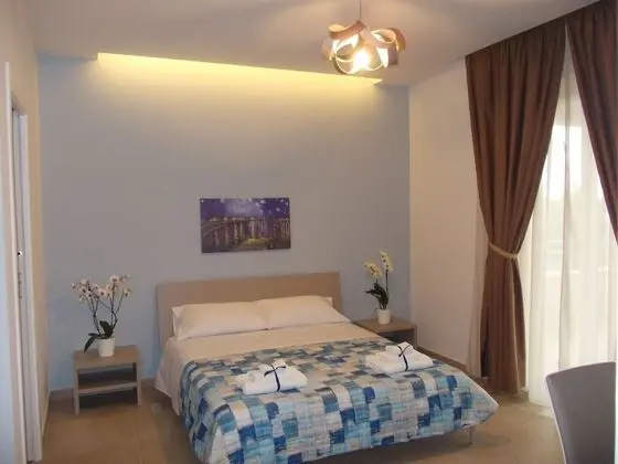 Standard Tek Büyük veya İki Ayrı Yataklı Oda, Balkon, Havuz Manzaralı