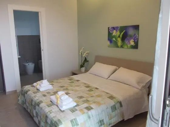 Standard Tek Büyük veya İki Ayrı Yataklı Oda, Balkon, Havuz Manzaralı