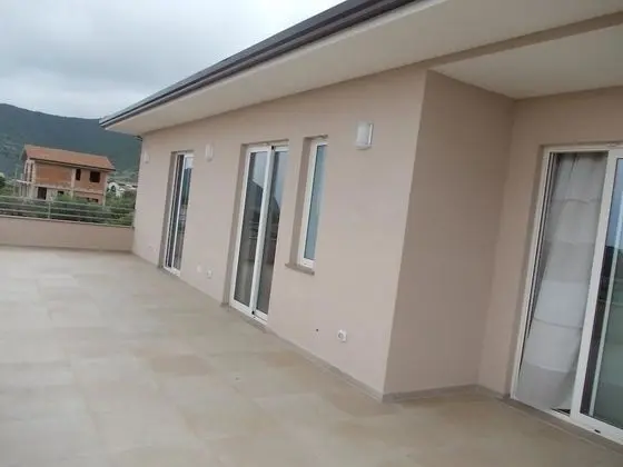 Standard Tek Büyük veya İki Ayrı Yataklı Oda, Balkon, Havuz Manzaralı