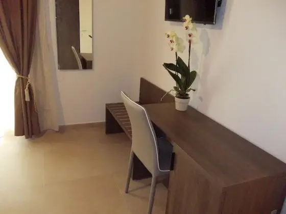 Standard Tek Büyük veya İki Ayrı Yataklı Oda, Balkon, Havuz Manzaralı