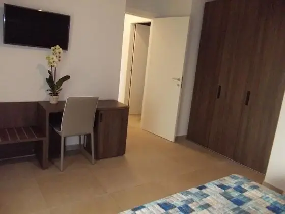 Standard Tek Büyük veya İki Ayrı Yataklı Oda, Balkon, Havuz Manzaralı