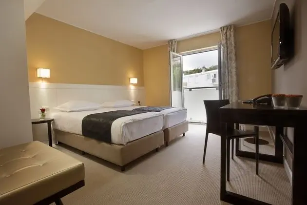 Standard double room, pool view