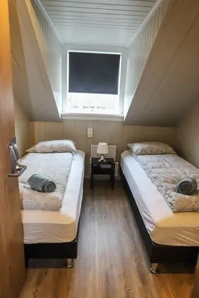 İki Ayrı Yataklı Oda, Ortak Banyo (Small)