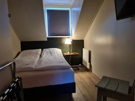 Tek Büyük Yataklı Oda, Ortak Banyo (Small)