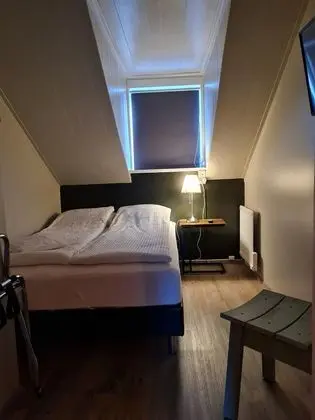 Tek Büyük Yataklı Oda, Ortak Banyo (Small)