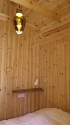 Tek Büyük Yataklı Oda (Private WC, shared shower)