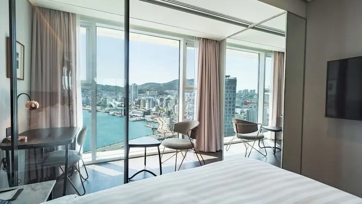 Deluxe Tek Büyük Yataklı Oda, Kısmi Deniz Manzarası