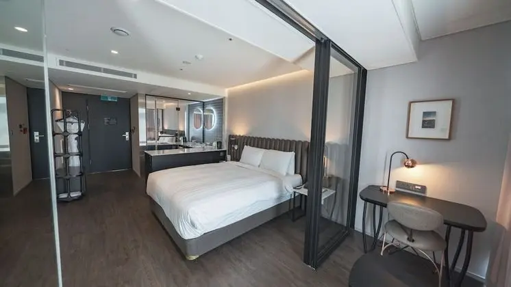 Deluxe Tek Büyük Yataklı Oda, Kısmi Deniz Manzarası