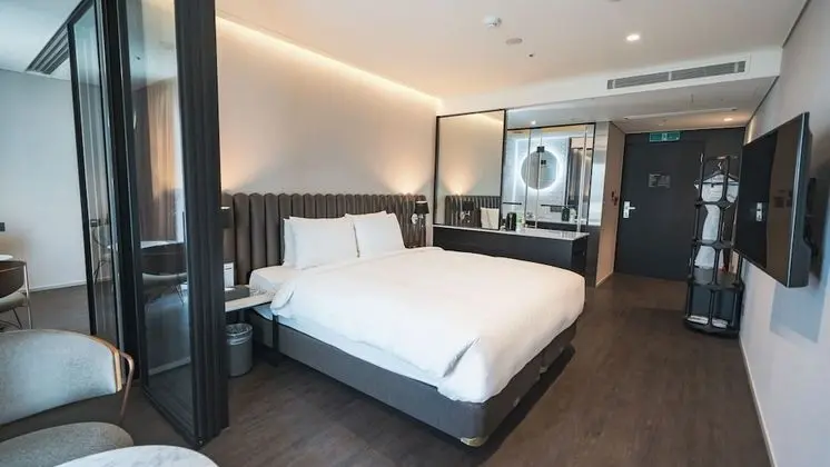 Deluxe Tek Büyük Yataklı Oda, Kısmi Deniz Manzarası