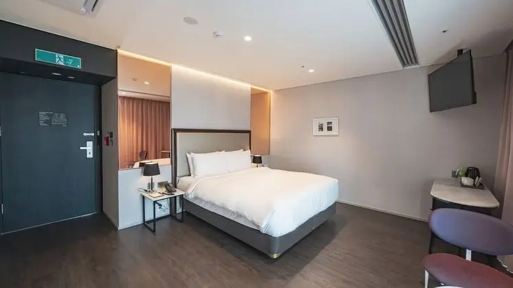 Deluxe Tek Büyük Yataklı Oda, Kısmi Deniz Manzarası