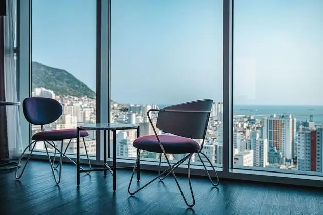 Deluxe Tek Büyük Yataklı Oda, Kısmi Deniz Manzarası