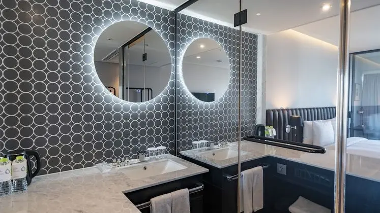 Deluxe Tek Büyük Yataklı Oda, Kısmi Deniz Manzarası