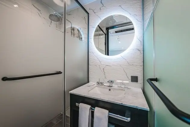 Deluxe Tek Büyük Yataklı Oda, Kısmi Deniz Manzarası