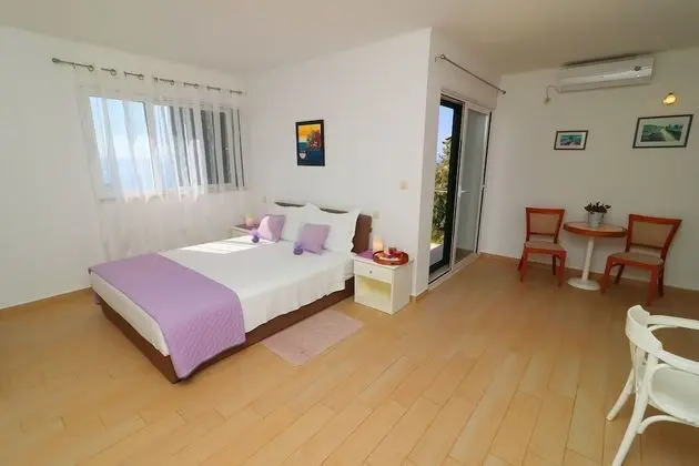 Villa (Five Bedroom Villa with Pool and Sea )