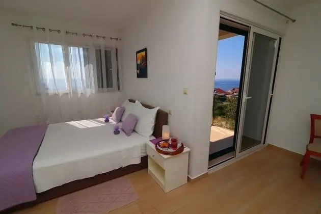 Villa (Five Bedroom Villa with Pool and Sea )