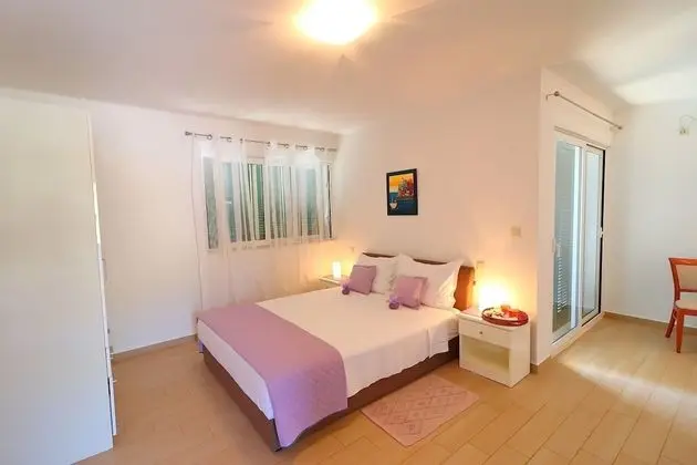 Villa (Five Bedroom Villa with Pool and Sea )